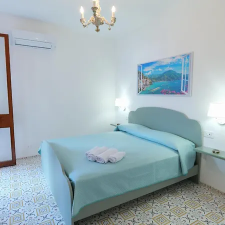 - The Echo Of The Sirens Appartement Capri